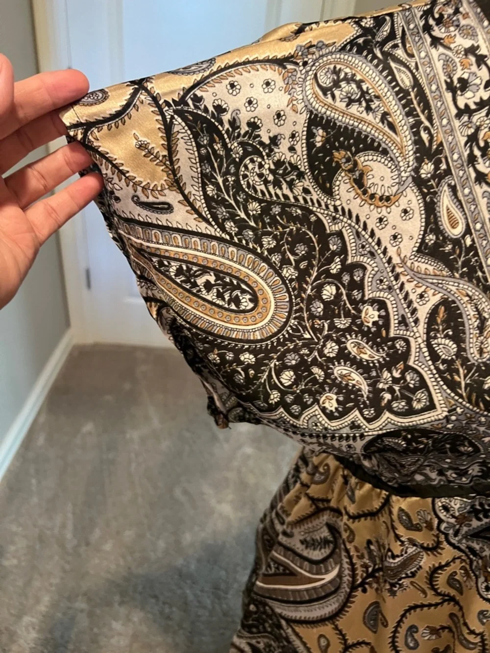 Rue21 Black and Tan Paisley V-Neck Tunic Top - Picture 5 of 6